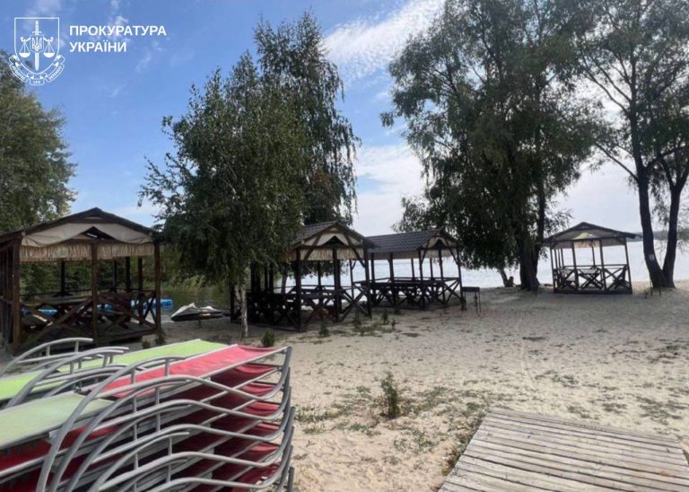 Людям вернули доступ к водоему в Безлюдовке: приходилось подавать апелляцию