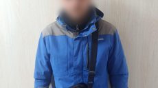 «Маску и перчатки купил в аптеке» – мужчина ограбил обменку в Харькове (видео)