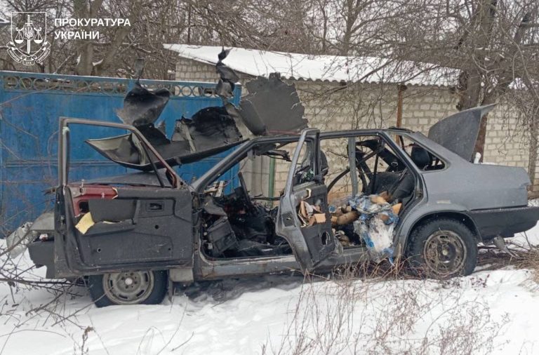 Россияне ударили дроном по машине «скорой» в Харьковской области