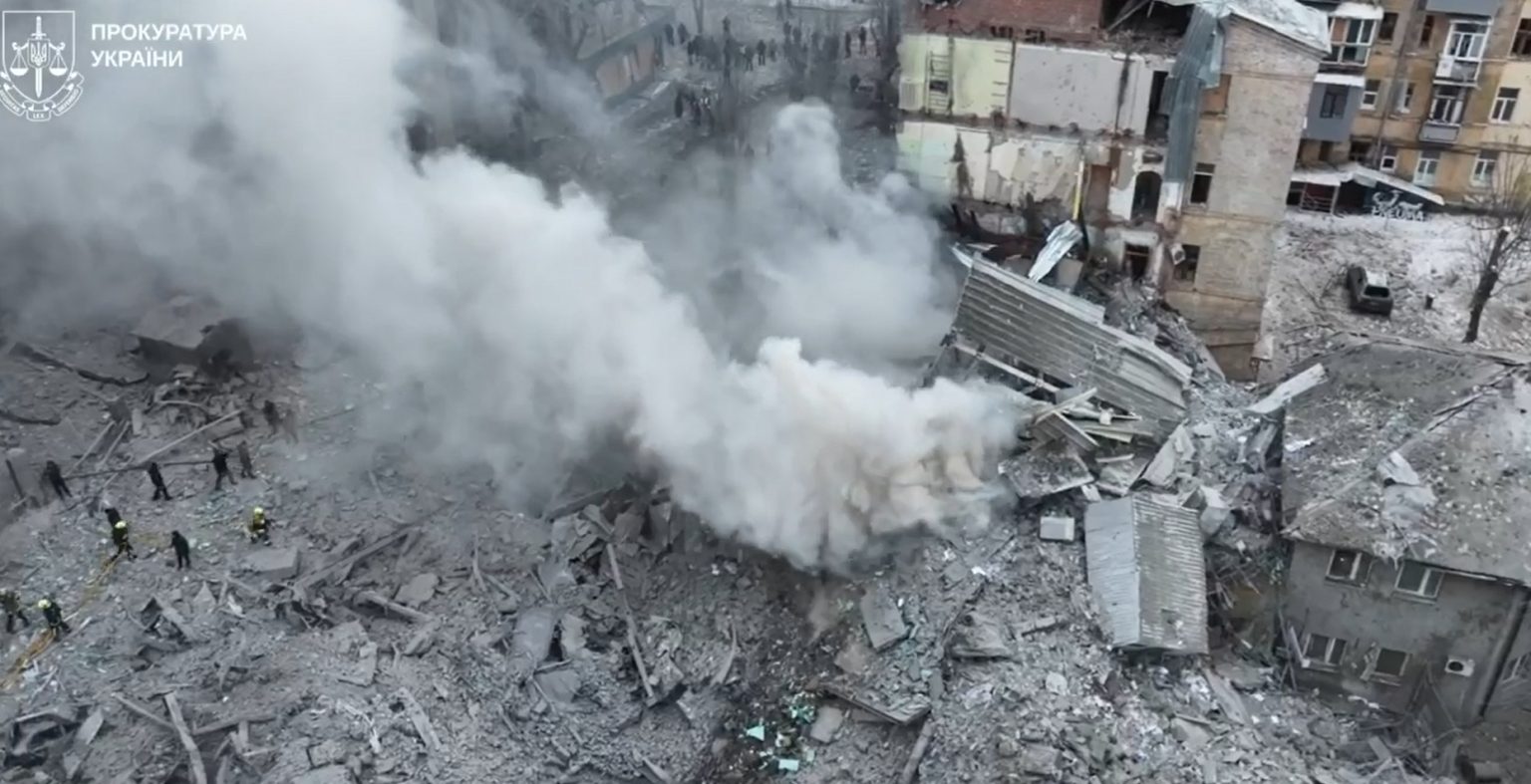 Как выглядит Харьков из коптера после ракетной атаки РФ, показала прокуратура