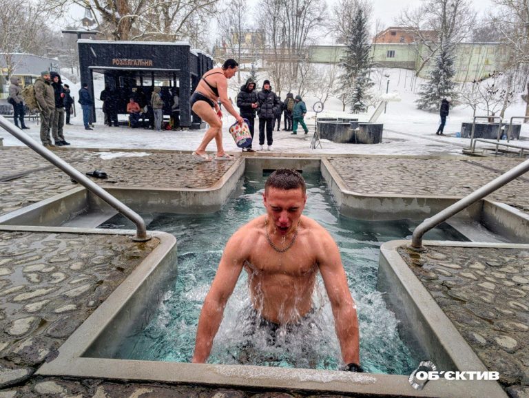 Крещение 2026: как ныряли в Харькове, отношение священника к купаниям 📹