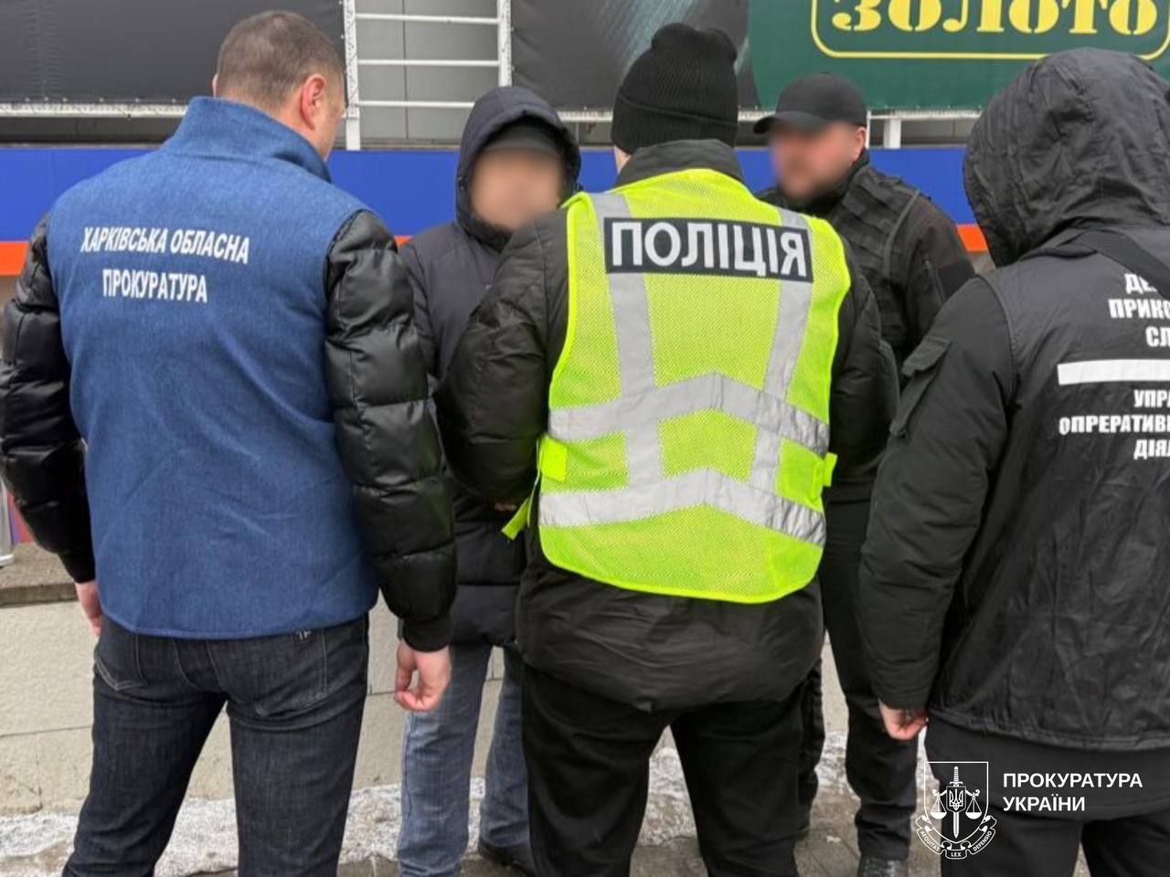 Получил от россиянина взятку в 4,5 тыс. долларов: в Харькове задержали бегунка