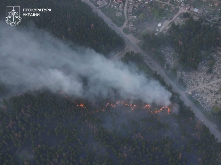 Кинув недопалок і може сісти на 10 років: чоловікові повідомили про підозру