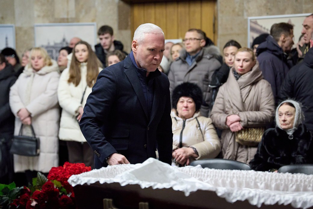 Терьохів на прощанні з Оленою Гречаниною