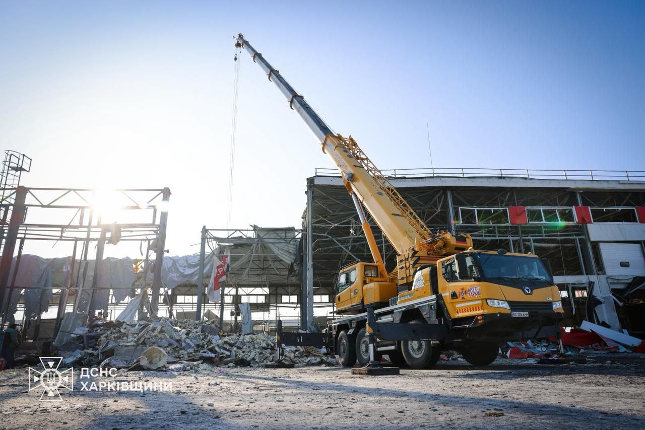 Под Харьковом разобрали руины терминала «Новой почты»: 148 тонн мусора
