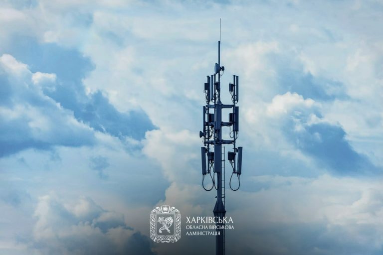 Мобильная связь и интернет во время блэкаутов: что делают на Харьковщине