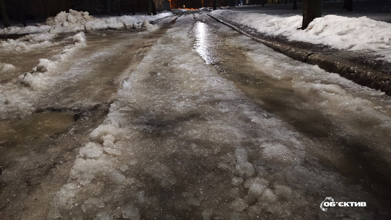 Рух низкою трас Харківщини обмежують через крижаний дощ і сніг – список