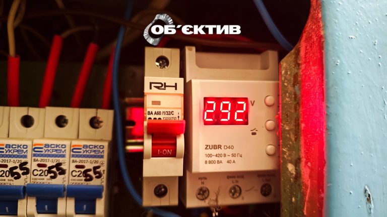 Как от скачков напряжения защитить технику и жилье – советы специалистов