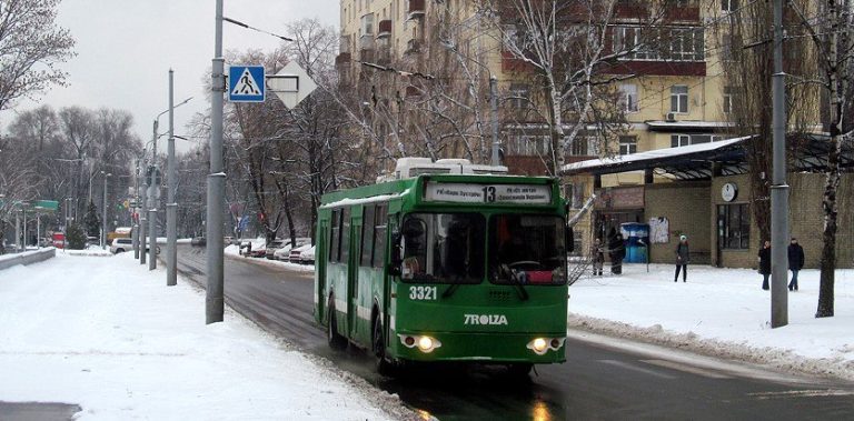Троллейбус возобновил маршрут после обстрела в Харькове