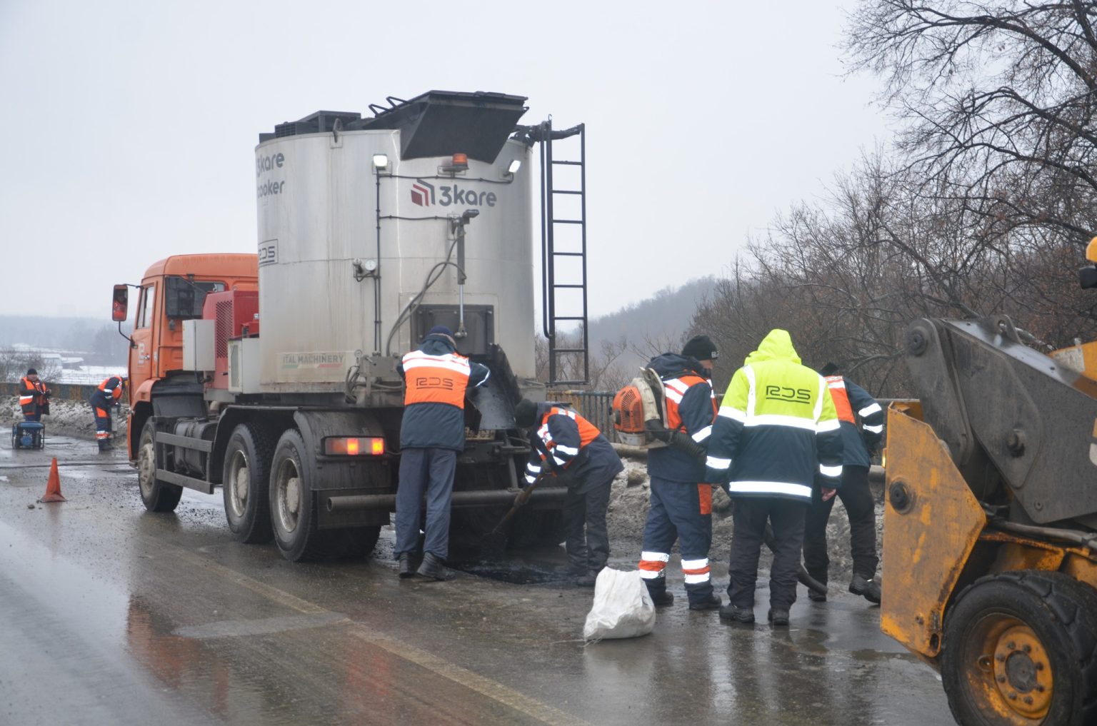 Капитальный ремонт дорог на Харьковщине: когда его проводят, пояснили в ХОВА