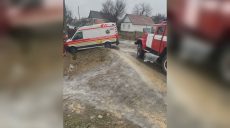 «Скорая» слетела со скользкой дороги в Харьковской области (фото)