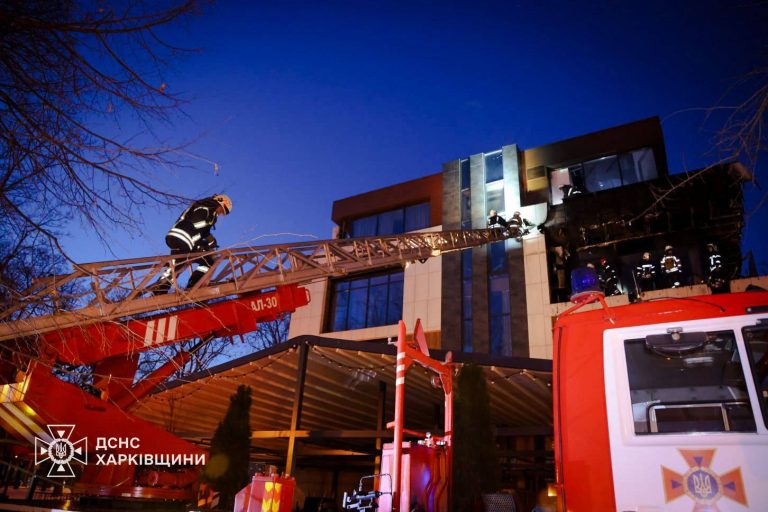 В саду Шевченко горит ресторан – СМИ (фото/видео)