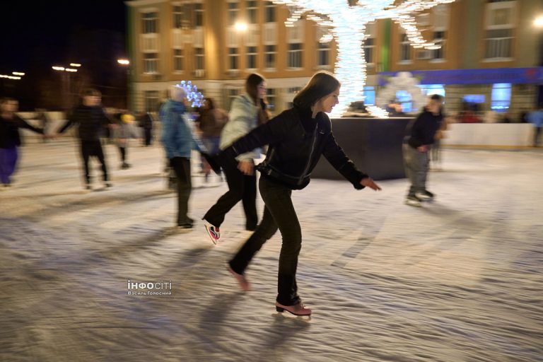 Працює чи ні? Чому закривали ковзанку в Харкові, графік, чи витримає +10