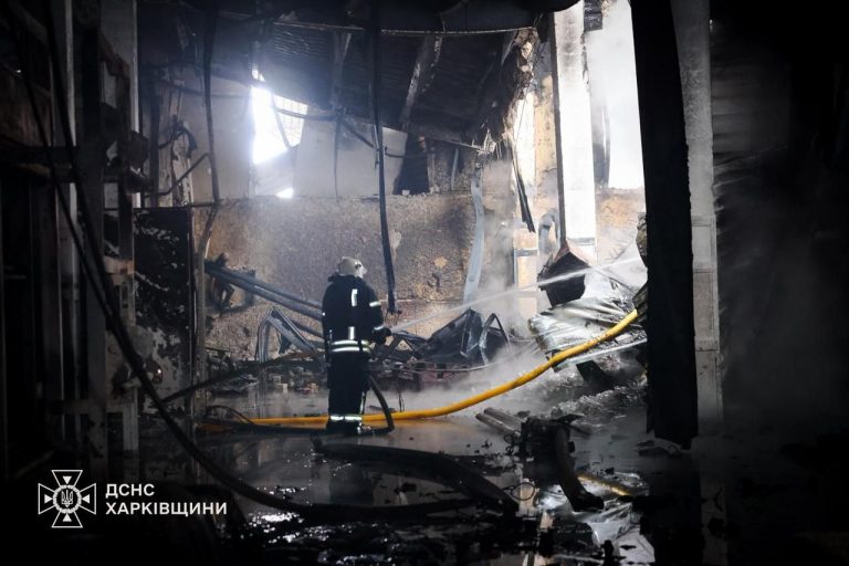 Загиблий, двоє постраждалих: вночі РФ атакувала підприємство на Харківщині 📹