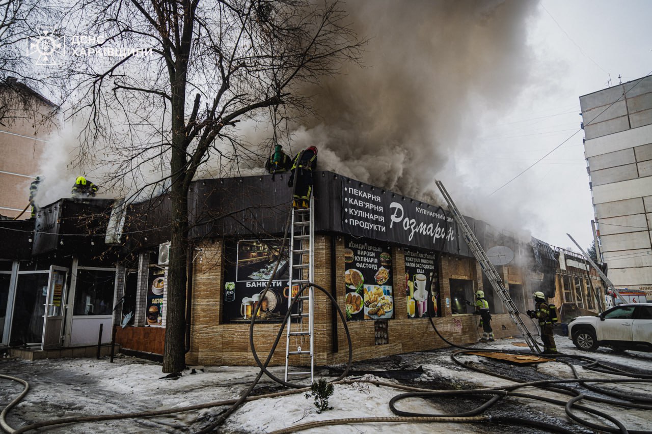 Утром в Харькове загорелось кафе: есть ли пострадавшие, пожар еще тушат 📹