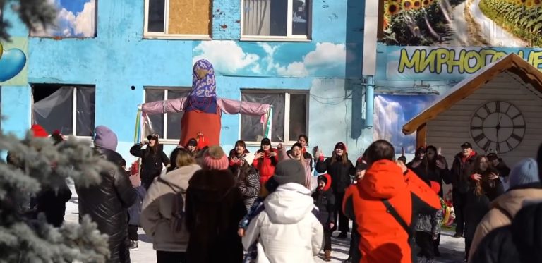 Їли млинці, спалили опудало: як в екопарку під Харковом відсвяткували Масницю