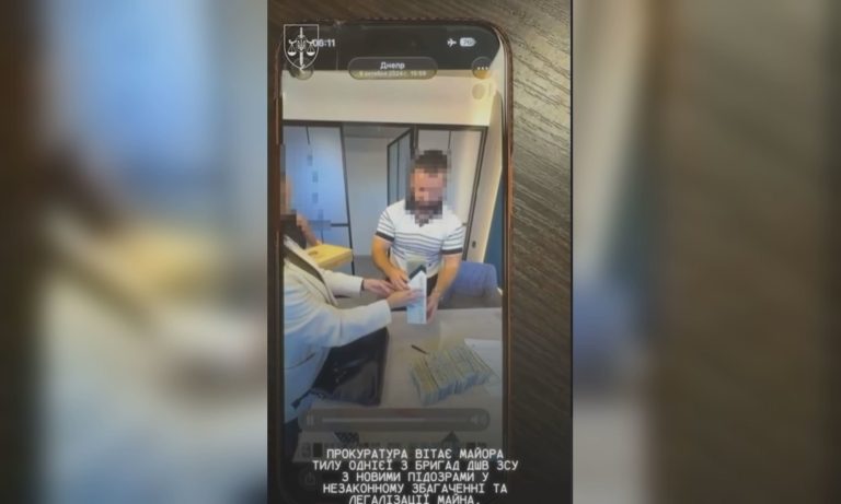 Земля на Бали и миллионы на одежду: майору бригады ДШВ вручили подозрение 📹