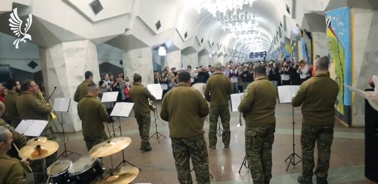 Что подарили нацгвардейцы Харькову ко Дню влюбленных (видео)