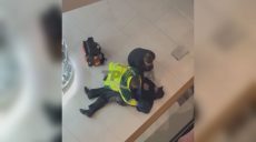 Чоловік впав з ескалатора у ТРЦ «Нікольський» у Харкові: деталі від поліції 📹