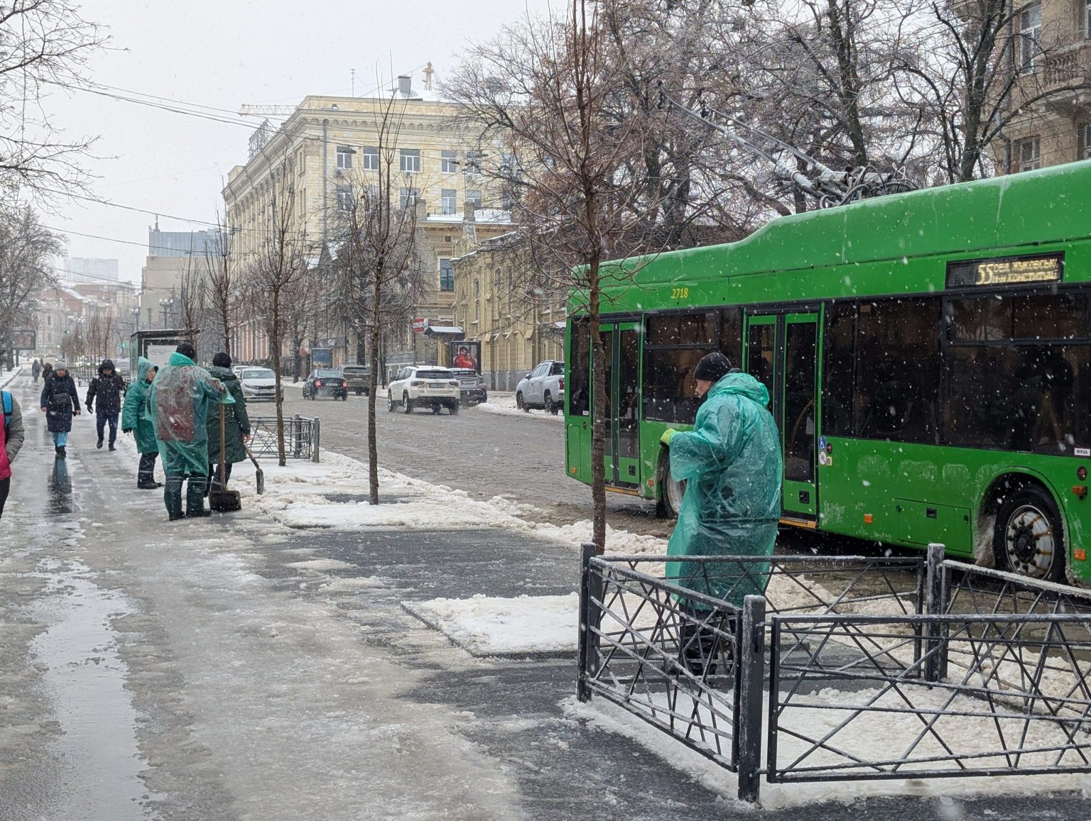 Выезжают ли жители Харькова, что с отоплением, электричеством, сообщил Терехов