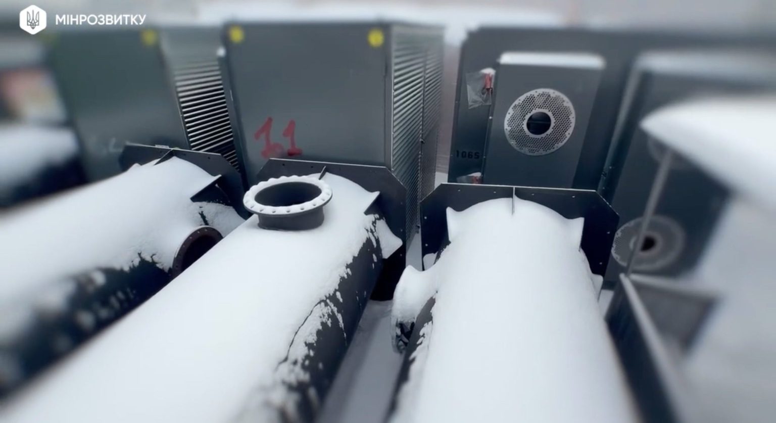 “Найбільше потрібні”: 21 вантажівка з енергообладнанням їде на Харківщину