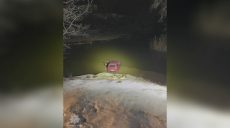 В Харькове авто съехало в водоем: водитель, вероятно, ехал под наркотиками