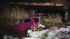 Как из реки в Харькове доставали «Ниву», показали спасатели (фото, видео)