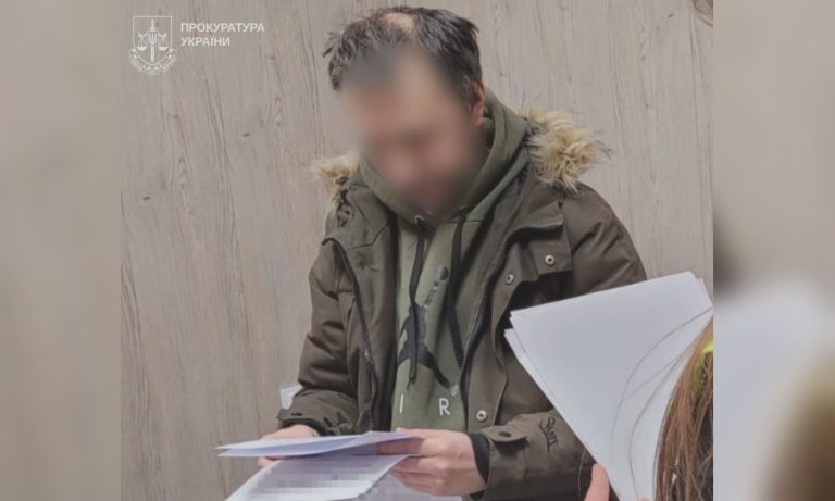 Харків’янин розбещував падчерку й зберігав оголені фото дитини – слідство