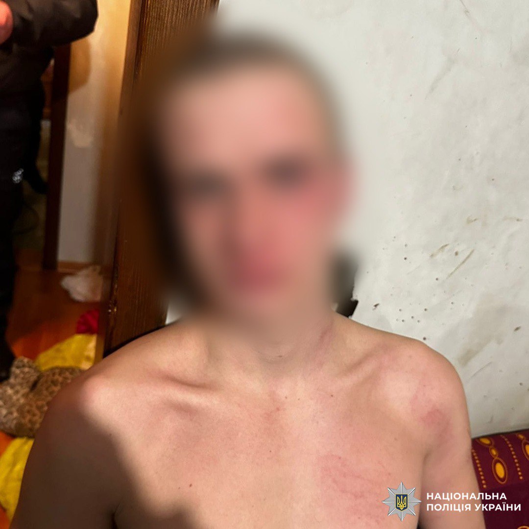 Выхватил смартфон из рук: в Харькове мужчина ограбил прохожего