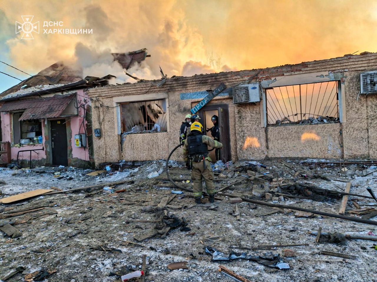 Два магазина горели из-за атаки БпЛА на Харьковщине: пострадали продавщицы