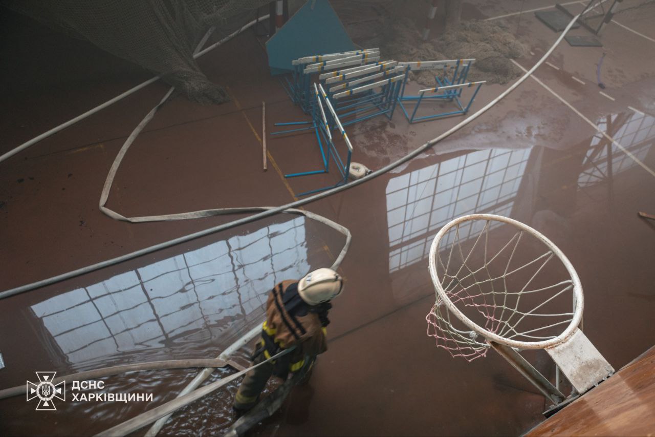 Спортзал одного из вузов горел утром в Харькове: известна причина пожара 📷