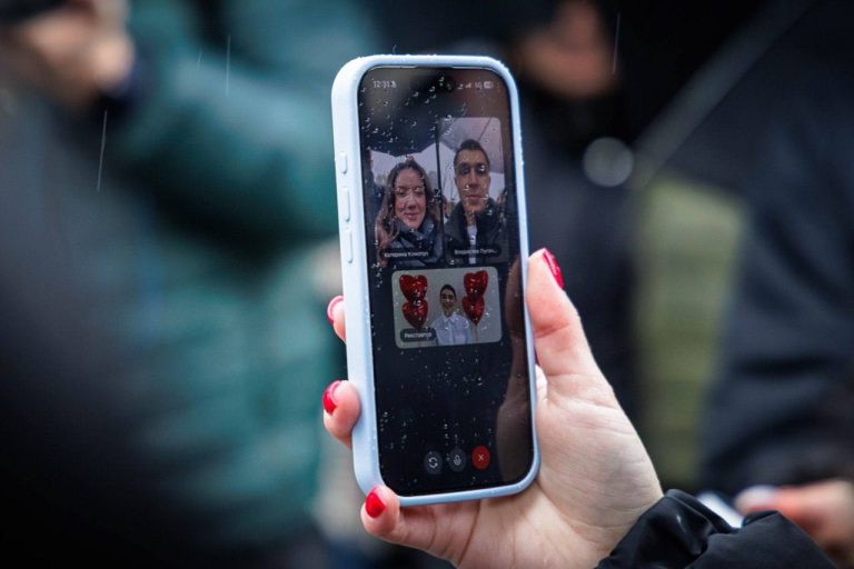 В Харькове запустили 5G: где поймать, первыми связь протестировали молодожены