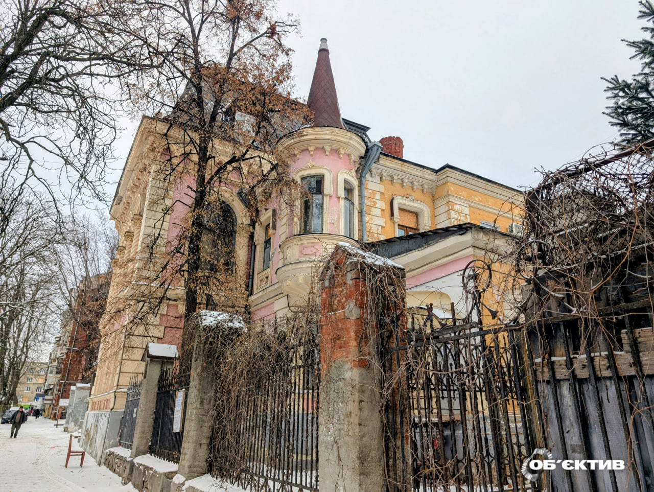 Реставрація чи офісний центр із паркінгом? Битва за маєток у центрі Харкова 📹