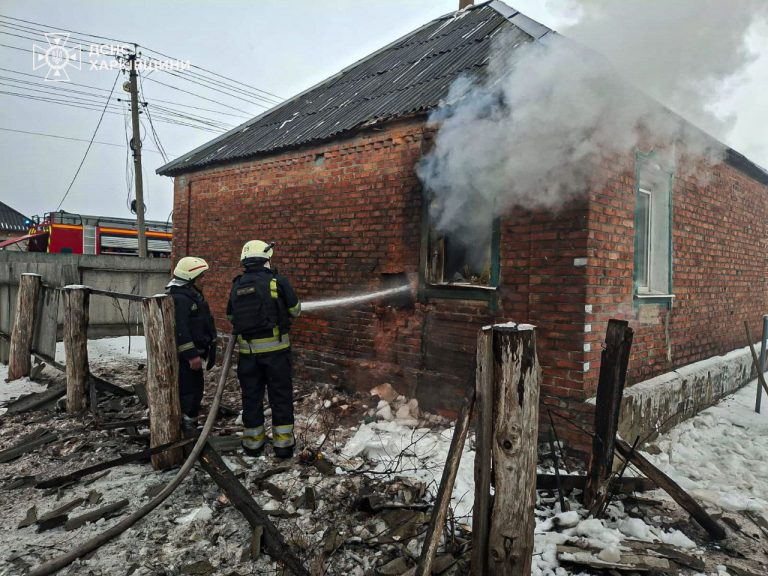 БпЛА атаковал Печенеги: произошел пожар в доме (фото)