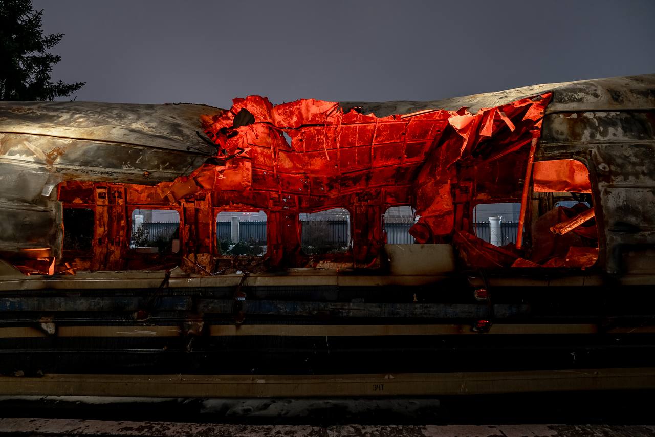 уничтоженный вагон поезда Чоп - Барвенково