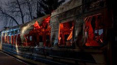 Вагон, который атаковали БпЛА на Харьковщине, превратили в арт-работу (фото)