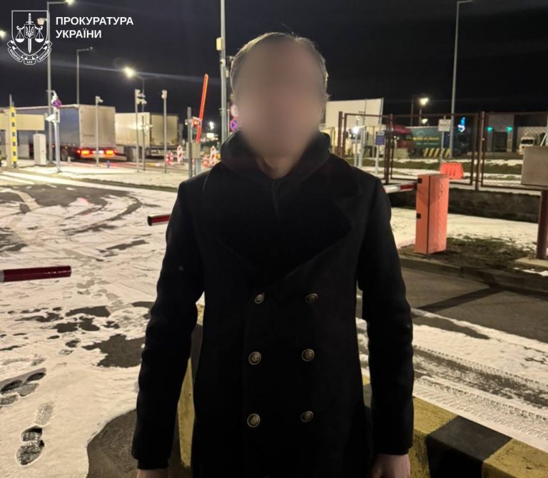 Вора, обворовывавшего клиентов в ресторанах Харькова, экстрадировали из Латвии