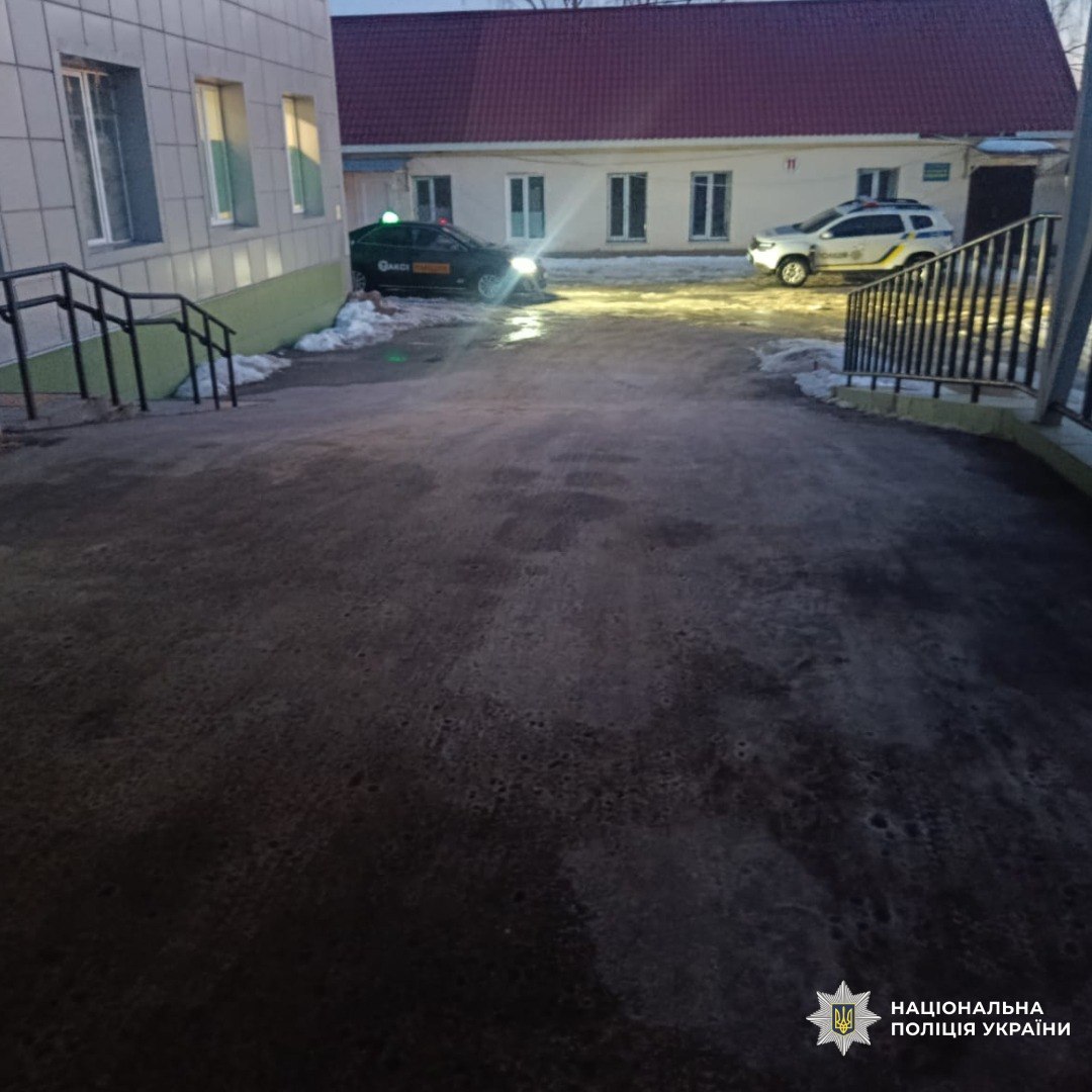 Автомобиль наехал на 84-летнего мужчину в больнице на Харьковщине