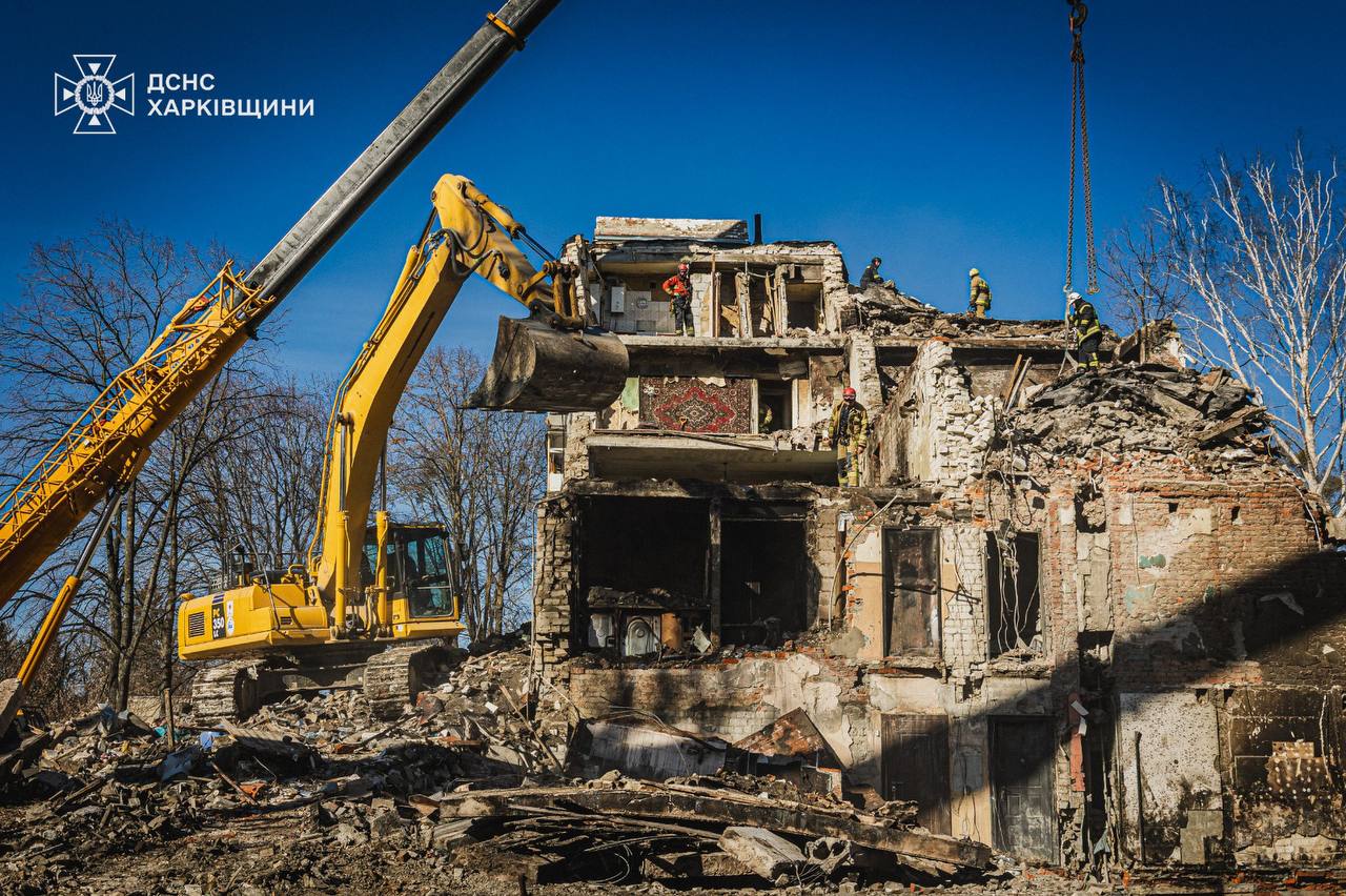 Поисково-спасательная операция в Киевском районе окончена, но людей еще ищут