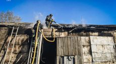 ДСНС: рятувальники змогли загасити пожежу після “прильоту” у Великому Бурлуку