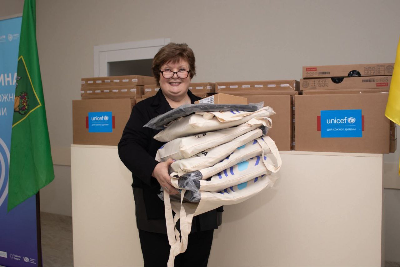 Соцработники Харькова получили от ЮНИСЕФ 72 ноутбука, но это не все