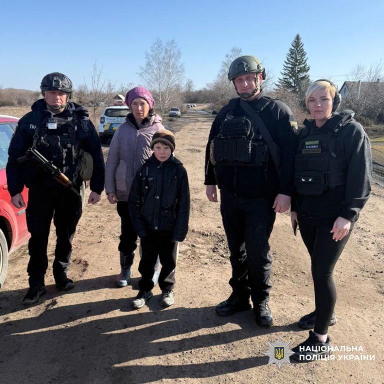 Поліцейські вивезли з Куп’янського району 9-річного хлопчика з мамою