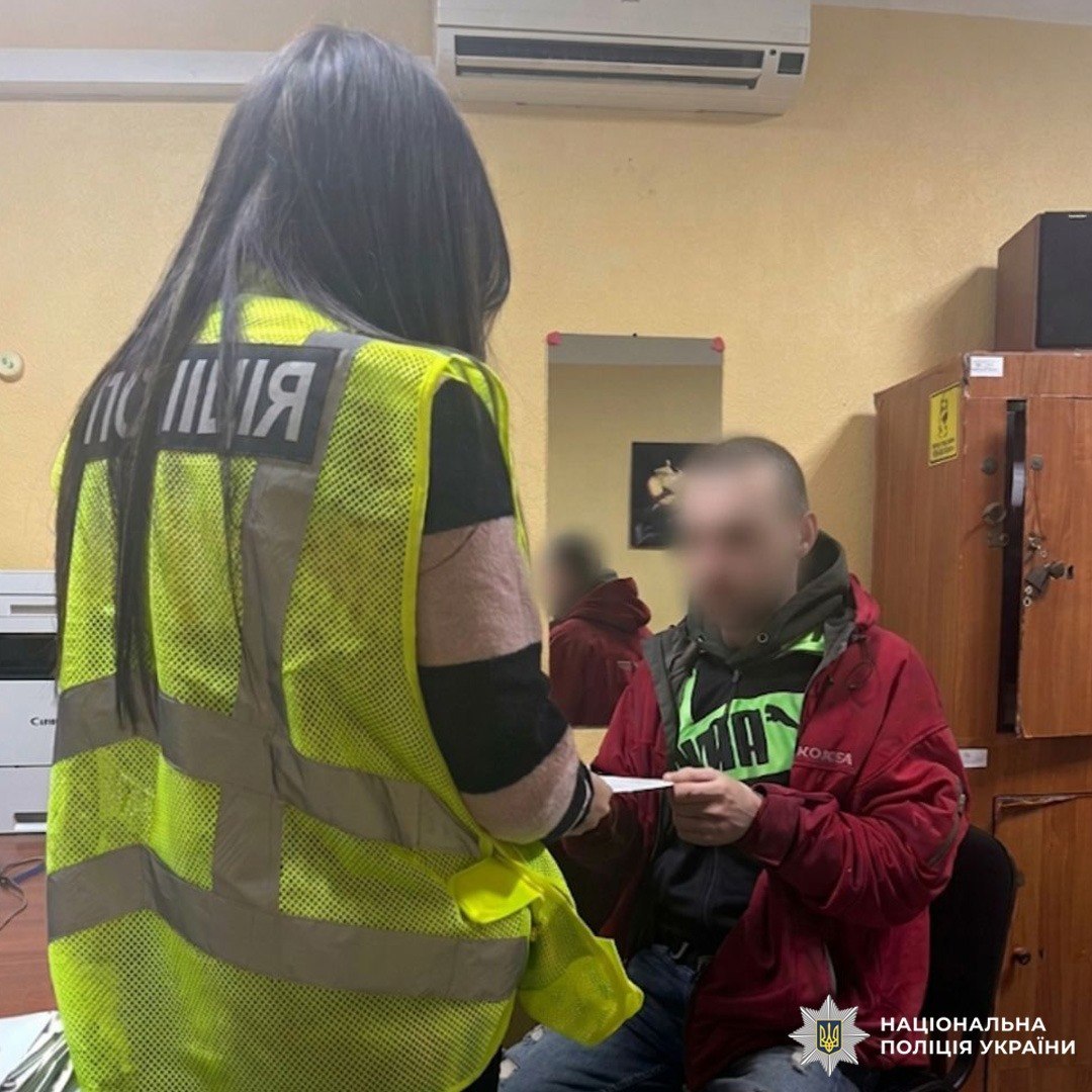 Ударил оппонента ножом в живот: копы вручили нападающему подозрение