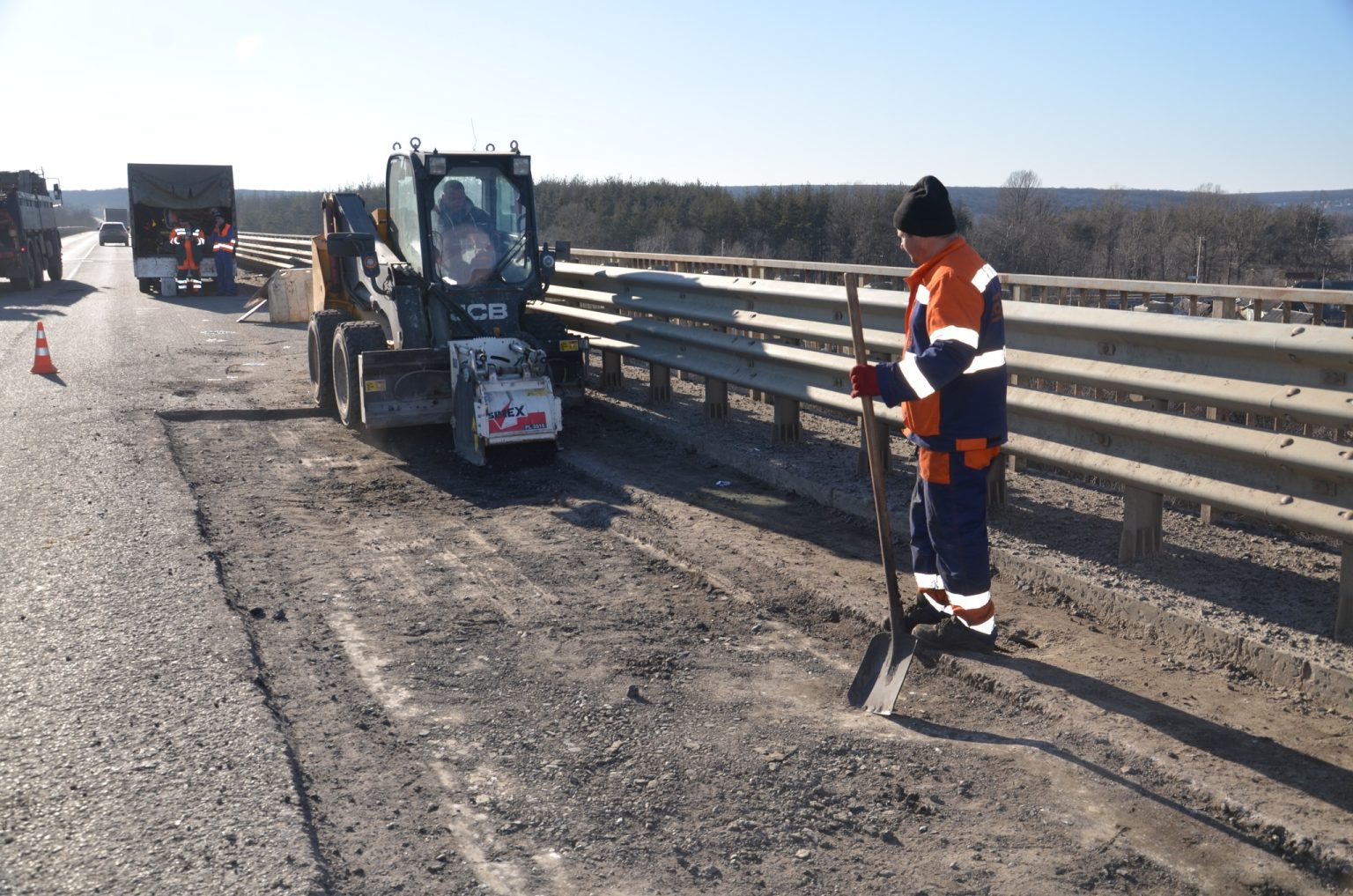 Более долговечные латки на дорогах Харьковщины обещают в Службе восстановления