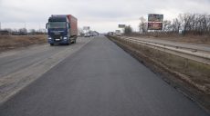 Ямы латают на дорогах Харьковщины: статистика за неделю, где идут работы