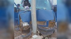 Смертельное ДТП произошло на Харьковщине: водитель въехал в электроопору