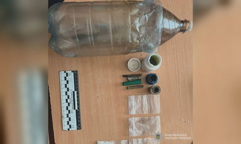 Організував вдома наркопритон: підозрюють харків’янина (фото)