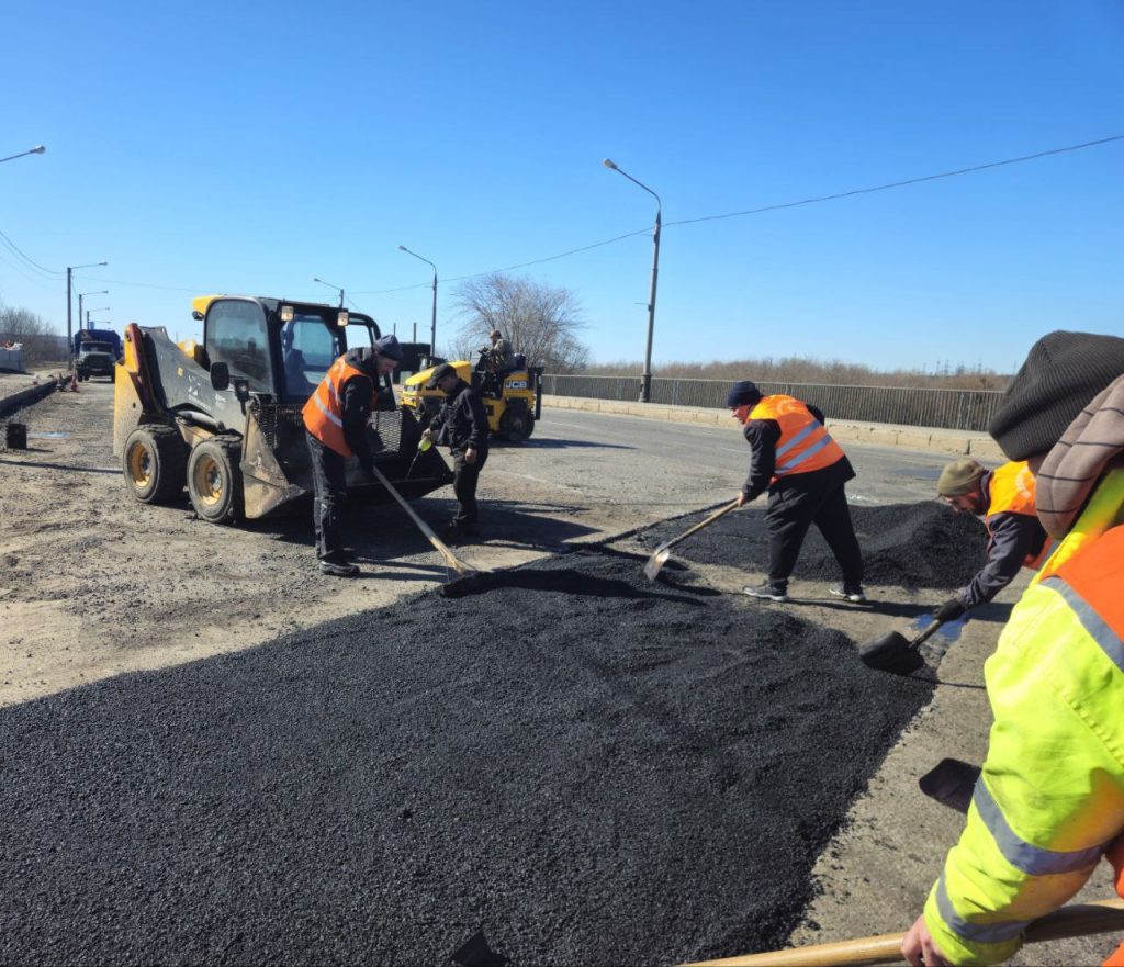 дороги ремонтируют в Харькове