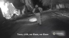 БпЛА влетел в дом в Чугуеве: полицейские показали, как спасали жильцов (видео)