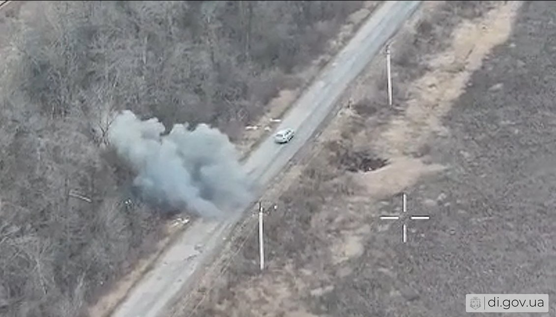 FPV продолжают охоту на гражданские авто в приграничье Харьковщины (видео)